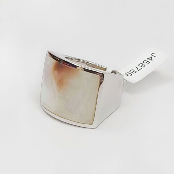Chapal Zenray | Sterling Silver Mother of Pearl Rectangular Ring | 8 - Picture 2 of 10